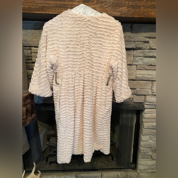Super soft faux chenille like fur lightweight jacket . - Picture 2 of 4